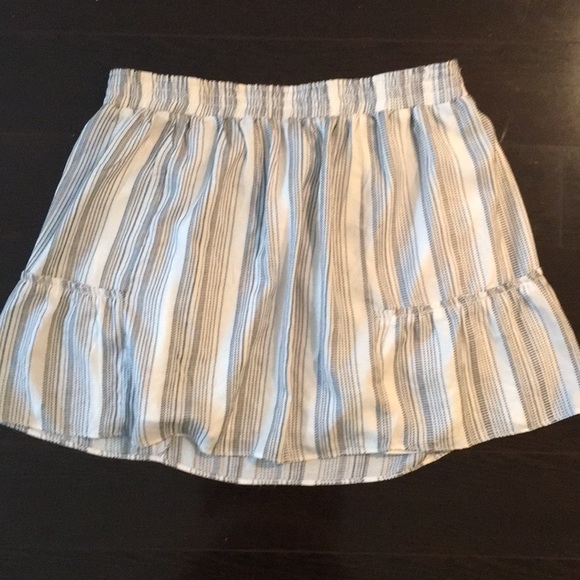 LOFT Dresses & Skirts - HP🎉💙Ann Taylor Loft Navy and White Skirt